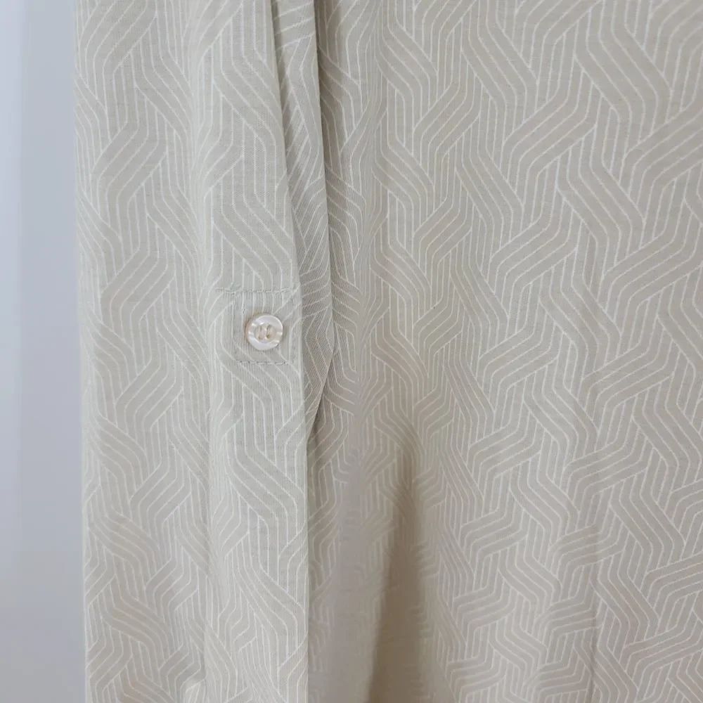 Lularoe Valentina button up tunic - Picture 3 of 7